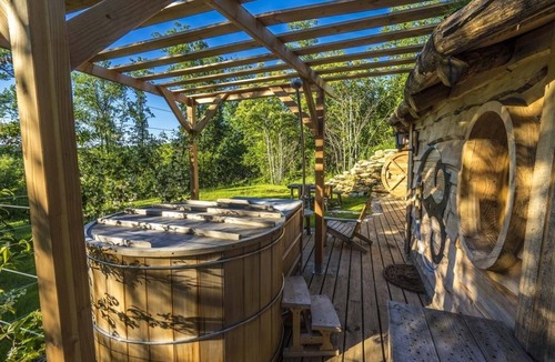 Savignac-de-Miremont Cabin | Hobbit house with private spa