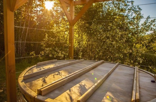 Savignac-de-Miremont Cabin | Hobbit house with private spa