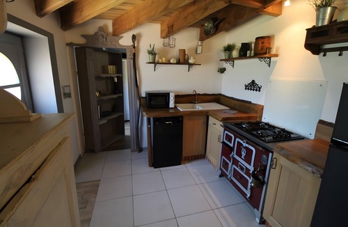 Lavaurette House | Hobbit House: A Magical Immersion in the Heart of Middle-earth