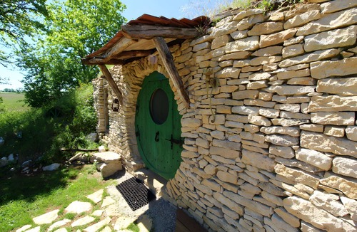 Lavaurette House | Hobbit House: A Magical Immersion in the Heart of Middle-earth