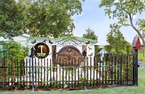 Fairview House | Hobbit House - Couples Hideaway