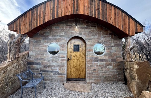 La Sal House | Hobbit Mountain Hideaway #1, Wolf Springs Ranch