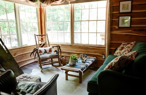 Dennis Cabin | Hobbit Treehouse with Waterfall on the Brazos River for Glamping in Texas