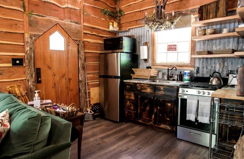 Dennis Cabin | Hobbit Treehouse with Waterfall on the Brazos River for Glamping in Texas