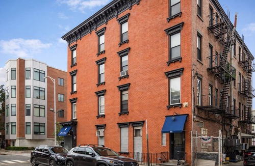 Hoboken Apartment | Hoboken "Boho" - 1 BR, 15 Min to NYC, Full Kitchen