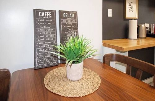 Hoboken Apartment | Hoboken Boho Apt - 15 Min Train to Manhattan
