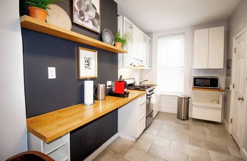 Hoboken Apartment | Hoboken Boho Apt - 15 Min Train to Manhattan