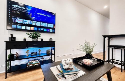 Hoboken Apartment | Hoboken Getaway - 15 Minutes To NYC - Great Location - Sleeps 6 comfortably