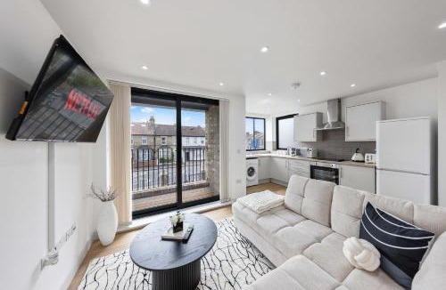 Waltham Forest House | Hobson Woods Apartments