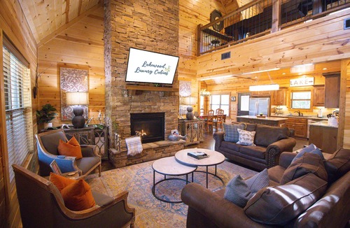 Broken Bow Cabin | HochaHoma Luxury Cabin-Game Room, Hot Tub, Fire Pit, Shuffleboard!