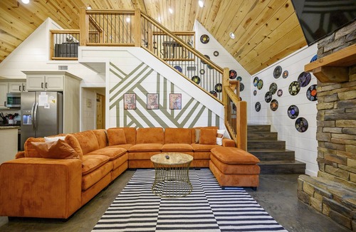 Hochatown Cabin | Hochatown Cabin | Hot Tub & Game Room | Sleeps 8