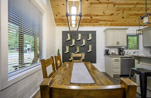 Hochatown Cabin | Hochatown Cabin | Hot Tub & Game Room | Sleeps 8