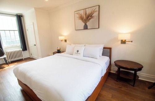 Kingston Bed & Breakfast | Hochelaga Inn