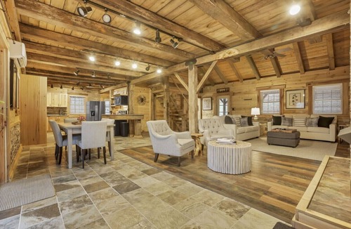 McArthur Cabin | Hocking Hills: Timber Bear Lodge