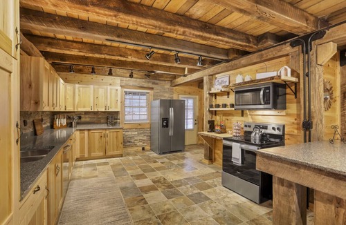 McArthur Cabin | Hocking Hills: Timber Bear Lodge