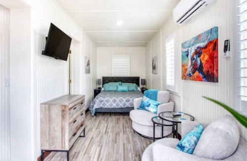 Valley View Apartment | Hockley Creek Colorful Home #1