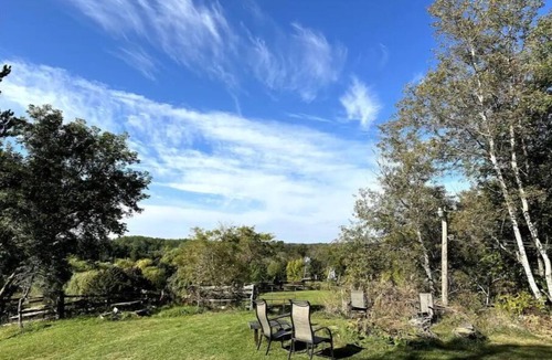 Adjala-Tosorontio House | Hockley Hideaway Farm Stay!n