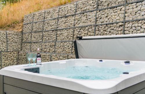 Folkestone House | Hockley House by Bloom Stays