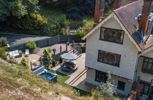 Folkestone House | Hockley House by Bloom Stays