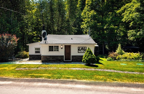 Mono House | Hockley Valley Cozy Cottage with Waterfront Access!