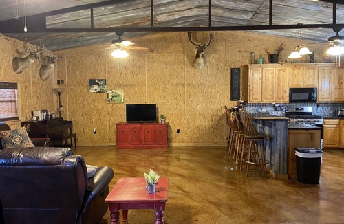 Scotland Cabin | Hoegger’s Rustic Retreat is in the country with lots of wildlife & room to roam!