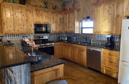 Scotland Cabin | Hoegger’s Rustic Retreat is in the country with lots of wildlife & room to roam!