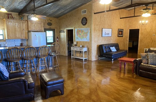Scotland Cabin | Hoegger’s Rustic Retreat is in the country with lots of wildlife & room to roam!