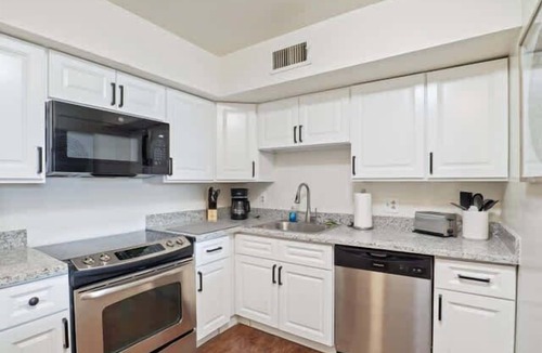 Lubbock Apartment | Hoff Gardens 37 - 1BR/1BA - Downtown Lubbock