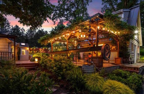 Far West House | Hoffman Woods Estate