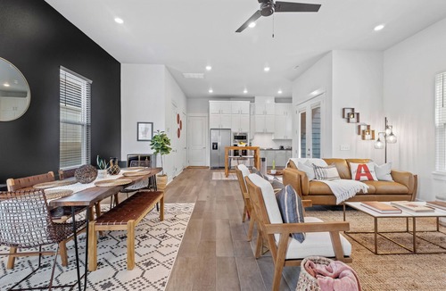 Fayetteville House | Hog Heaven-Steps to DT Fayetteville-Sleeps 8, Pets Allowed, Wifi, Parking