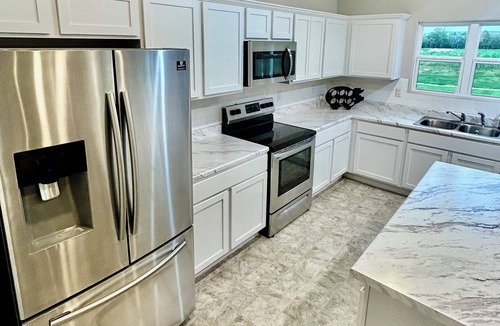 Elkins House | Hog Trail Party! 4 Bed/3bath, 8.5 mi to U of A
