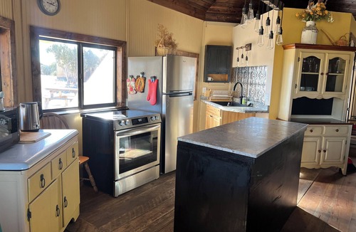 Magdalena Cottage | Hogan and bunkhouse on 10 acres with privacy and beautiful mountain views.