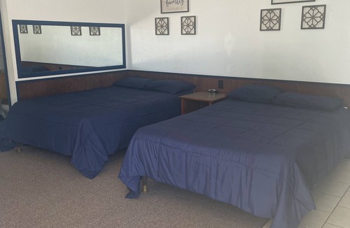 Eminence Cottage | Hogan's Hideout Duplex #15, Cozy, Private cottage!