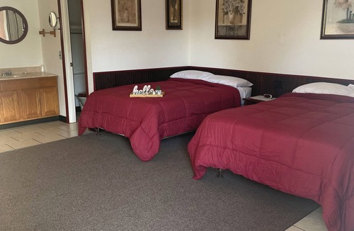 Eminence Cottage | Hogan's Hideout Duplex # 19 is a cozy, private duplex