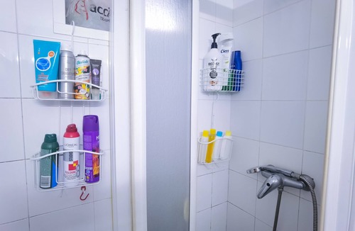 Bilbao Apartment | Hogar Feliz Encuentra a 10 min En Tren al Centro Historico de Bilbao