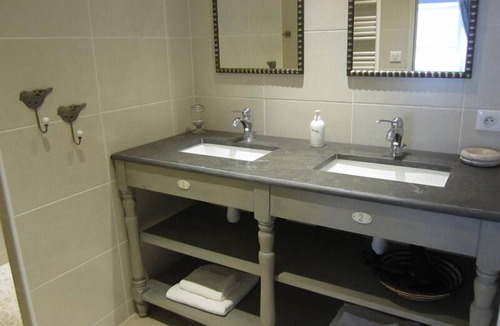 Saint-Andre-de-Roquepertuis Apartment | Holiday cottage of 60m2, completely renovated.