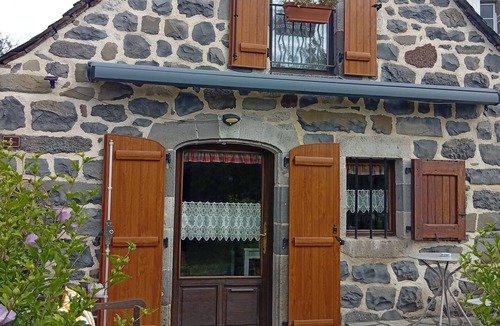 Saint-Martin-sous-Vigouroux House | Holiday Home 'Cantalou'