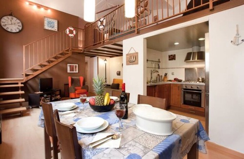 El Poble-sec Apartment | ¡Hola! :) ¿cómo estás? Ideal Acomodis Duplex apartment, 15 min from Las Ramblas!