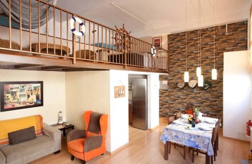 El Poble-sec Apartment | ¡Hola! :) ¿cómo estás? Ideal Acomodis Duplex apartment, 15 min from Las Ramblas!