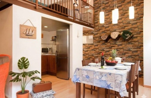 El Poble-sec Apartment | ¡Hola! :) ¿cómo estás? Ideal Acomodis Duplex apartment, 15 min from Las Ramblas!