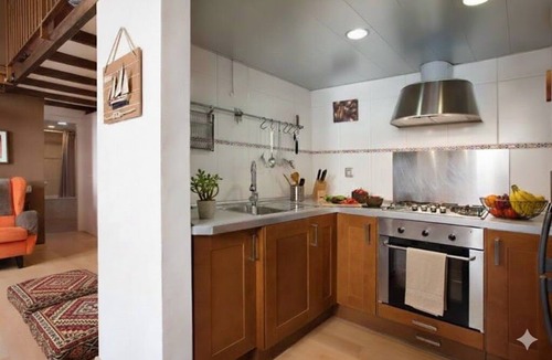 El Poble-sec Apartment | ¡Hola! :) ¿cómo estás? Ideal Acomodis Duplex apartment, 15 min from Las Ramblas!