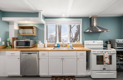 Rockport House | Holbrook House - Waterviews & Walk to Beach