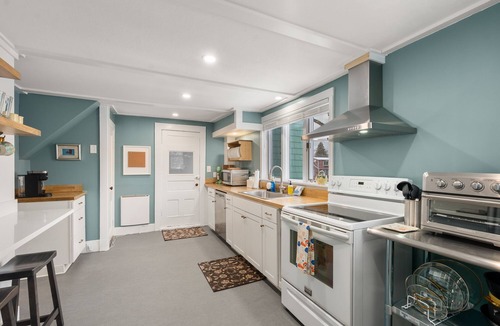 Rockport House | Holbrook House - Waterviews & Walk to Beach