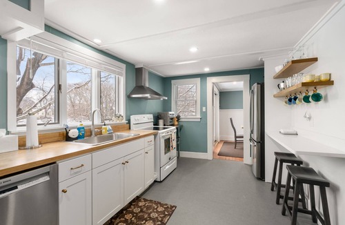 Rockport House | Holbrook House - Waterviews & Walk to Beach