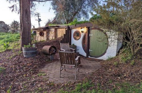 Pukemoremore Ski Chalet | Hole In The Ground