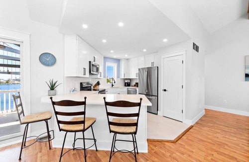 Holgate House | Holgate LBI Direct Bayfront 3 Bedroom Townhome with Pool