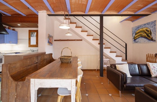 Sant Joan de Les Abadesses House | Holiday Home 'El Xalet, El Reixac Casa Rural' with Mountain View, Shared Pool & Wi-Fi