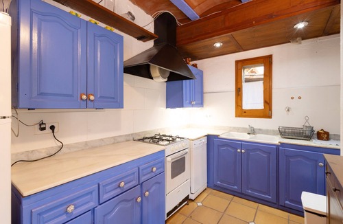 Sant Joan de Les Abadesses House | Holiday Home 'El Xalet, El Reixac Casa Rural' with Mountain View, Shared Pool & Wi-Fi