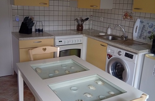 Saint-Martin-sous-Vigouroux House | Holiday Home 'Cantalou'