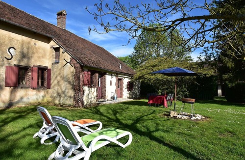 Saint-Maurice-sur-Aveyron House | Holiday home with private garden on a farm
